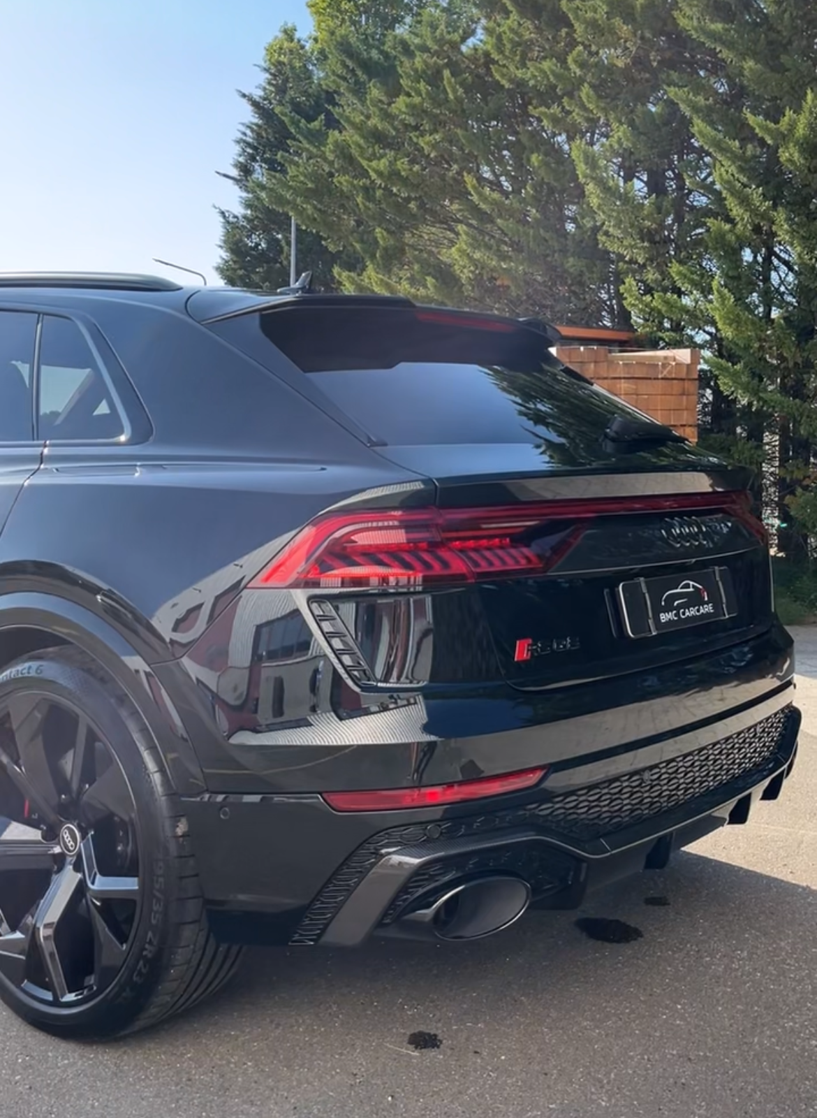 Audi RSQ 8